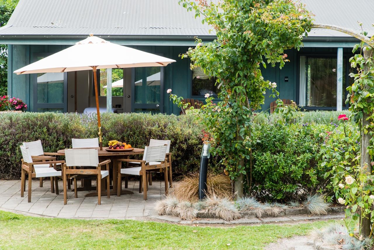 Lawn Cottages Clive ภายนอก รูปภาพ