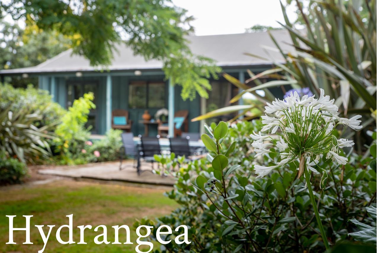 Lawn Cottages Clive ภายนอก รูปภาพ