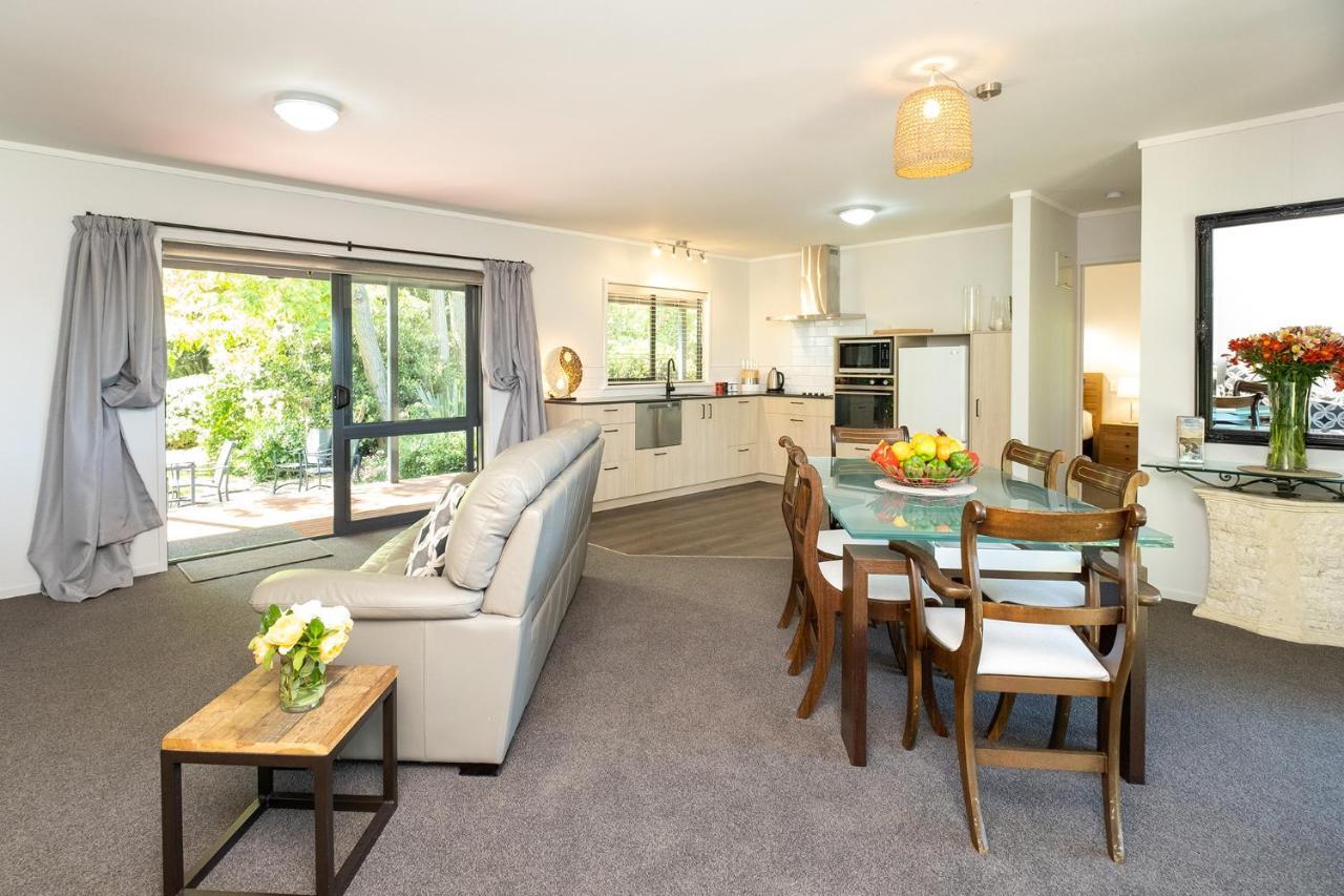 Lawn Cottages Clive ภายนอก รูปภาพ