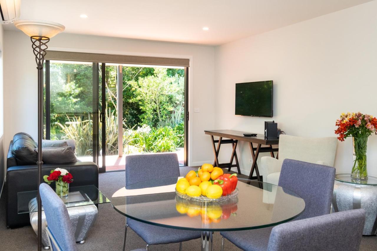 Lawn Cottages Clive ภายนอก รูปภาพ
