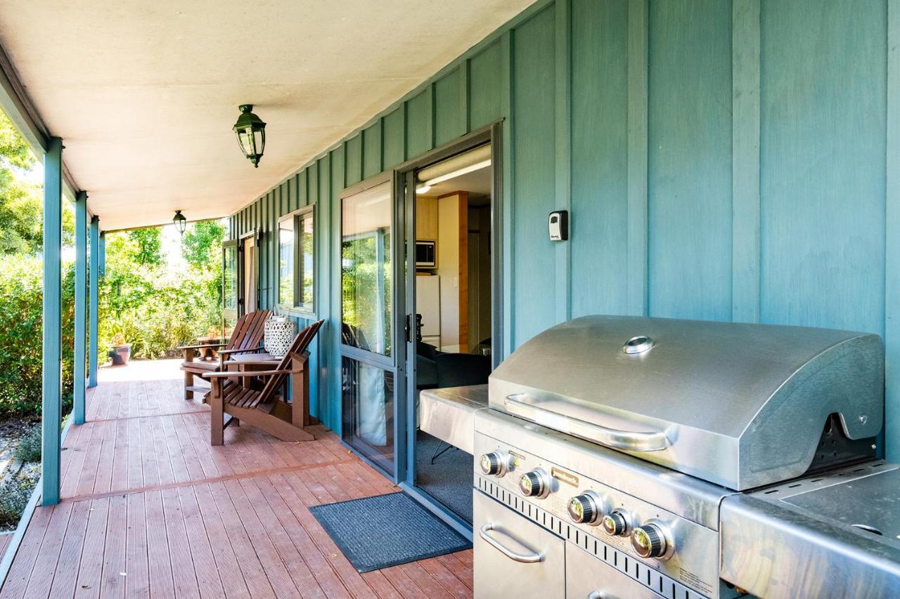 Lawn Cottages Clive ภายนอก รูปภาพ